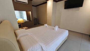 Deluxe Room, Pool View | Iron/ironing board, bed sheets