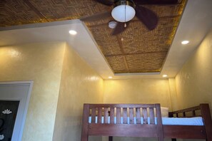 Bureau, chambres insonorisées, Wi-Fi gratuit, draps fournis