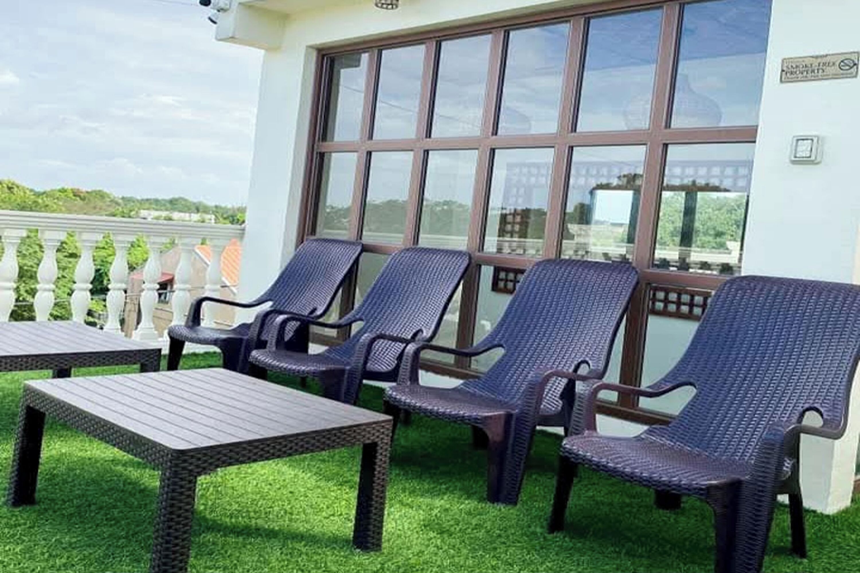 Desk, soundproofing, free WiFi, bed sheets