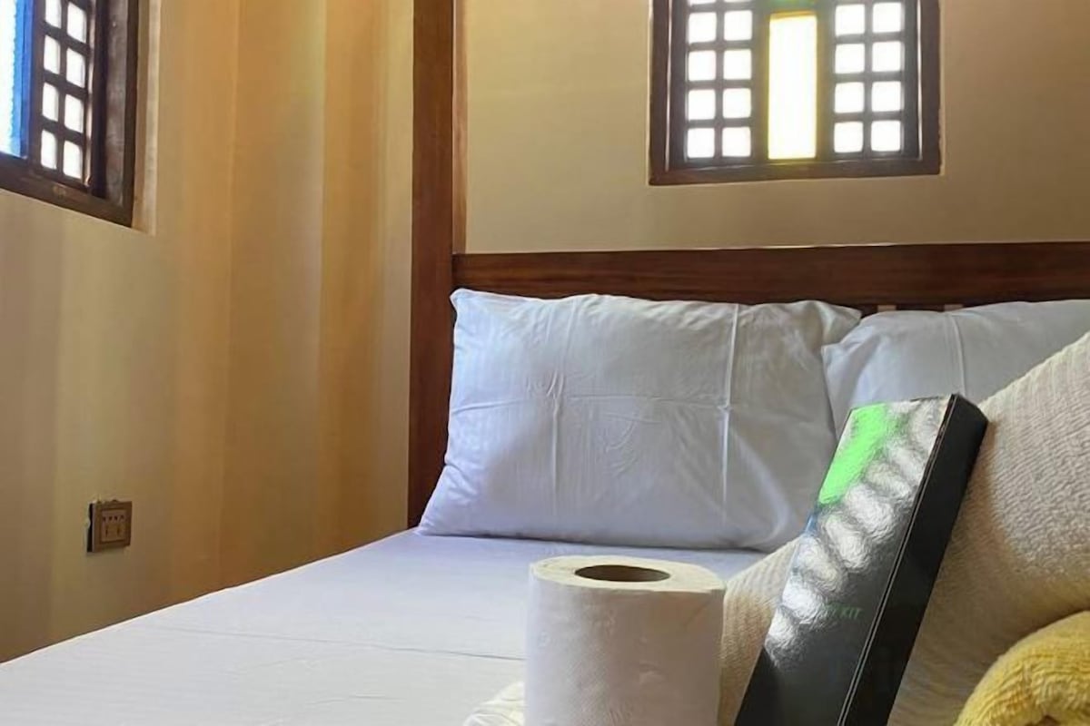 Bureau, chambres insonorisées, Wi-Fi gratuit, draps fournis