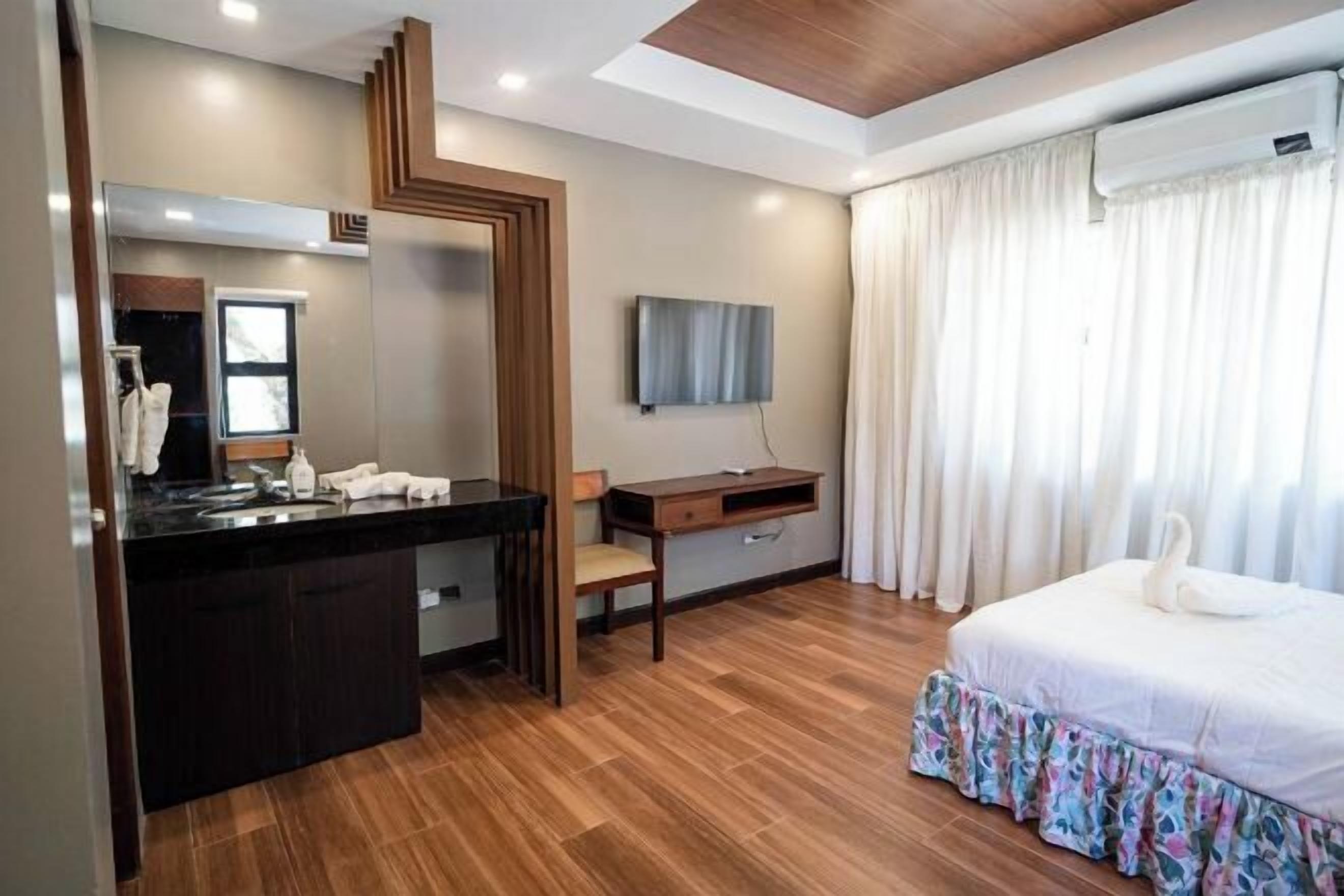 Bureau, chambres insonorisées, fer et planche à repasser, Wi-Fi gratuit