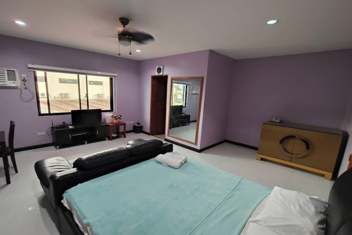 Desk, WiFi (free), bed sheets