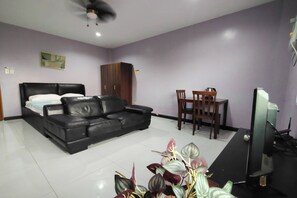 Dobbeltrom – standard | Skrivebord, wi-fi (inkludert) og sengetøy