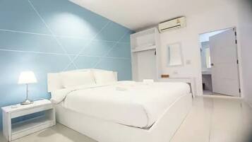 5 bedrooms, desk, soundproofing, iron/ironing board