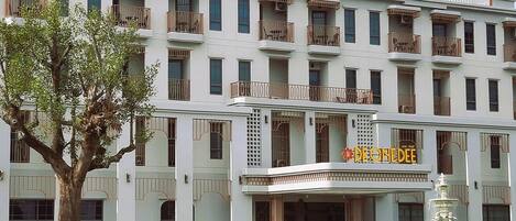 Vista frontal de la propiedad