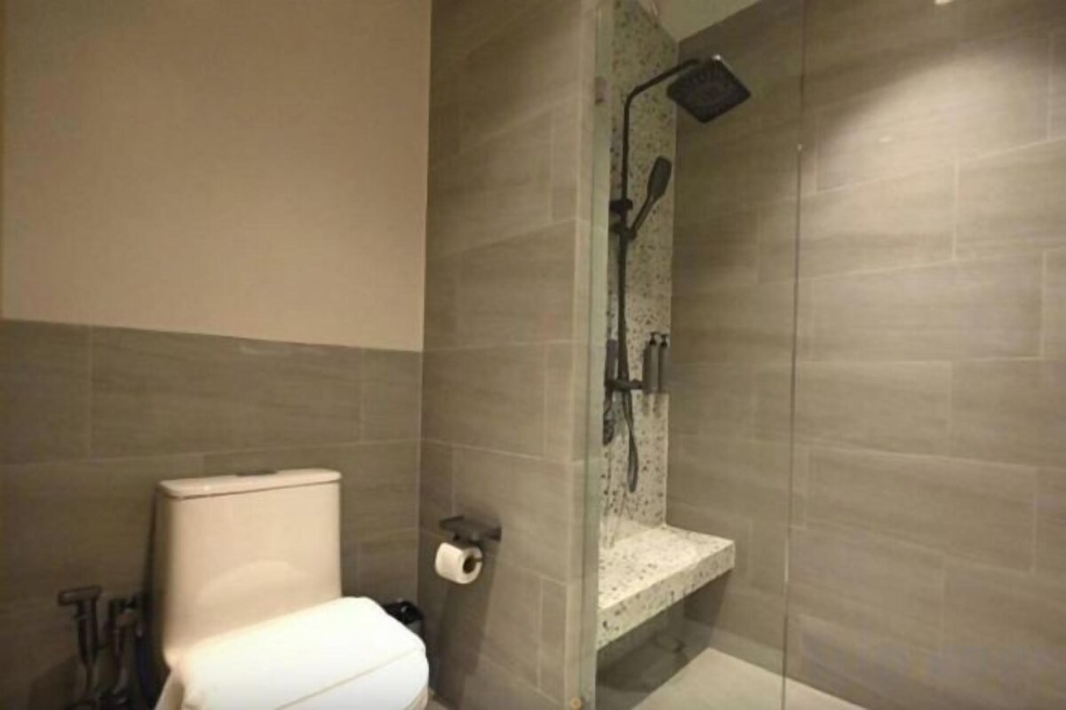 Free toiletries, hair dryer, towels