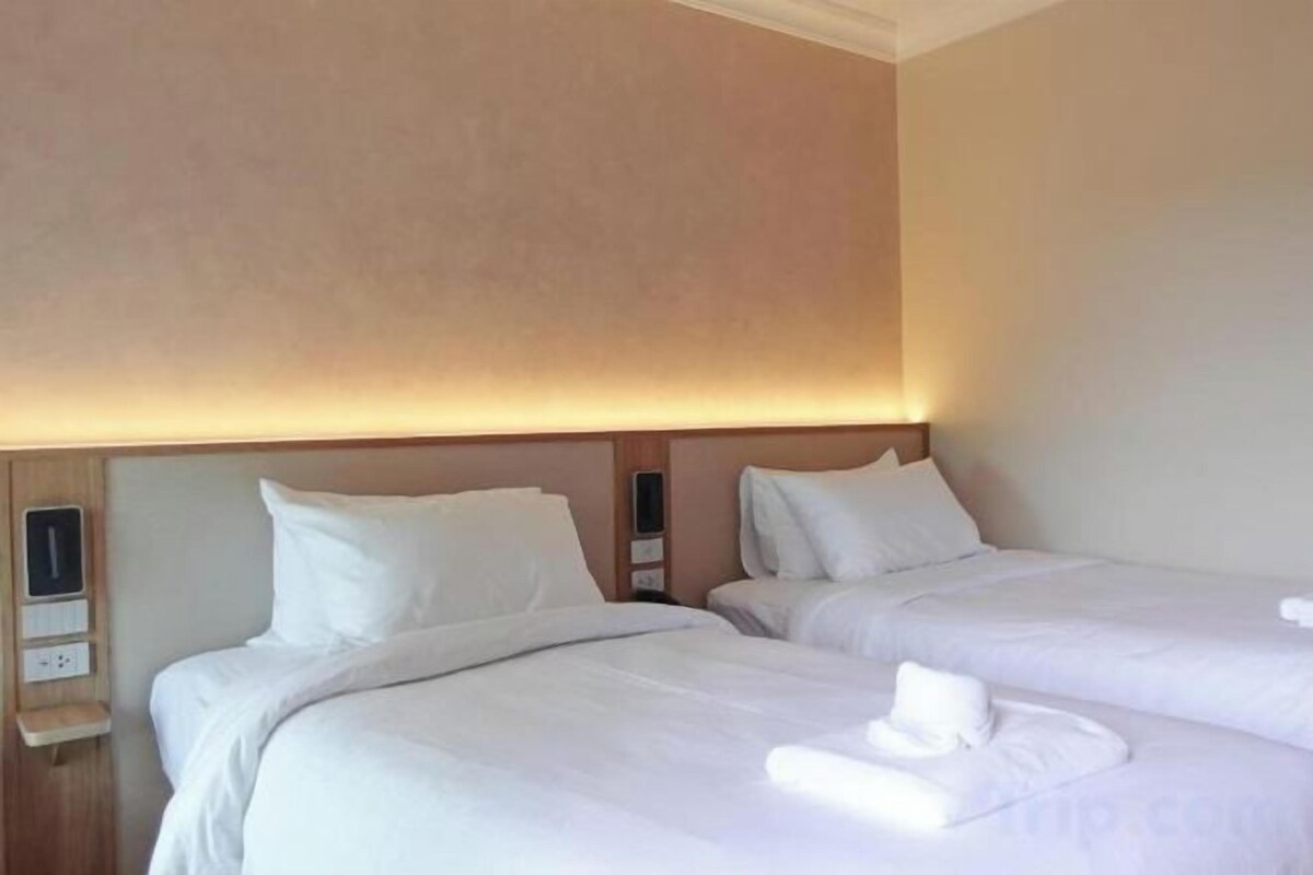 Desk, free WiFi, bed sheets