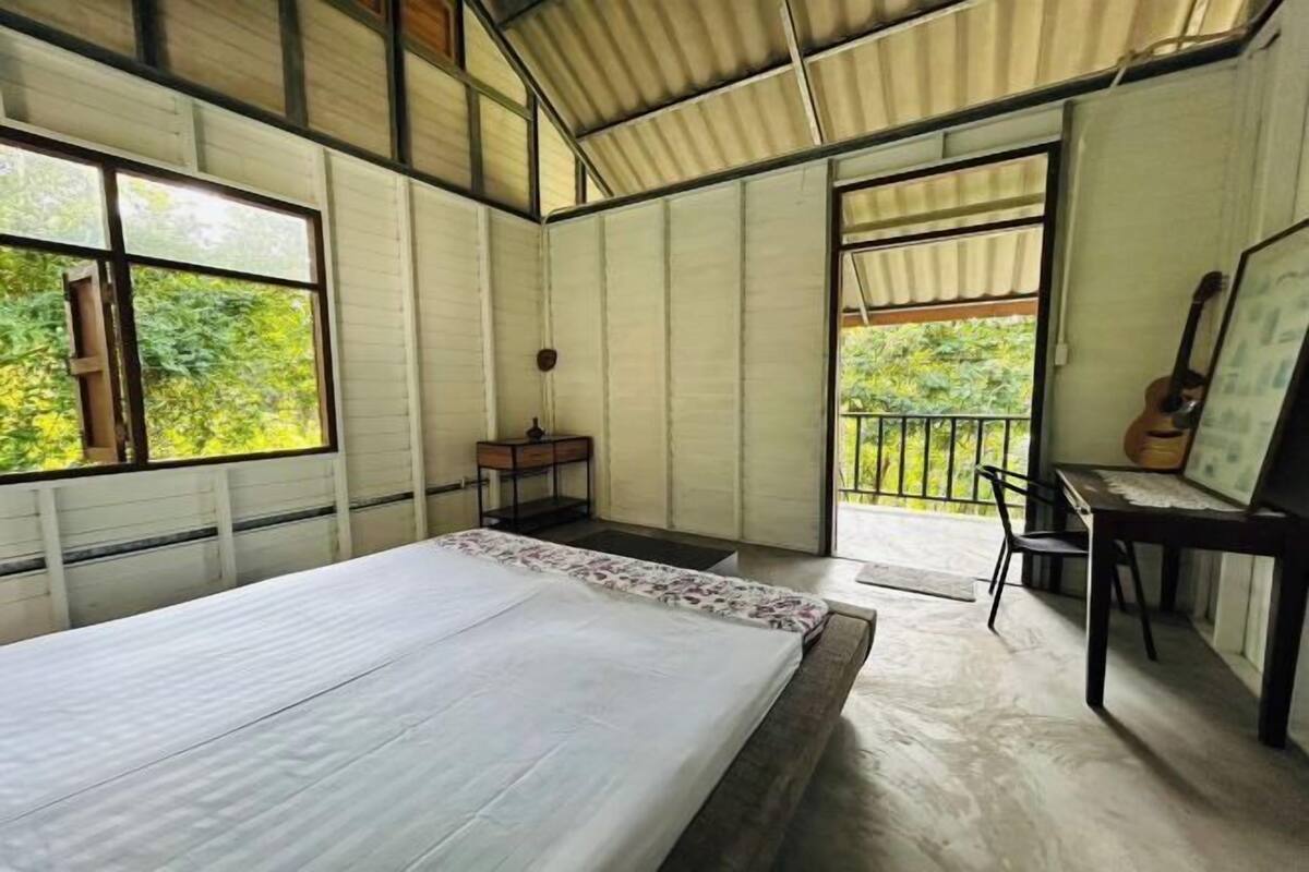 Desk, free WiFi, bed sheets