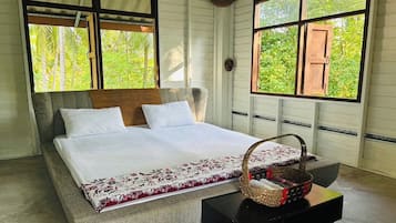 Quarto standard, várias camas | Escrivaninha, Wi-Fi de cortesia, roupa de cama