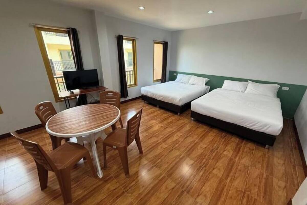 1 habitación, escritorio, wifi gratis y ropa de cama