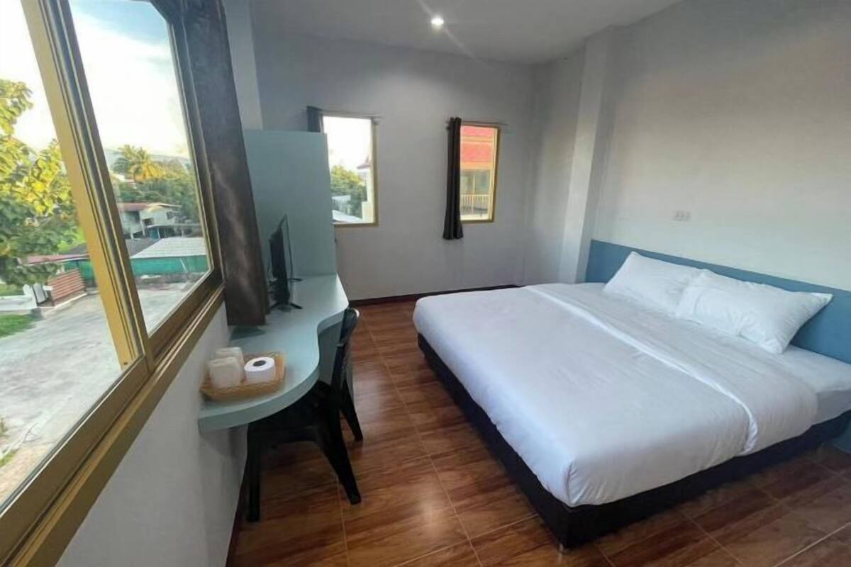 1 habitación, escritorio, wifi gratis y ropa de cama