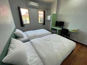 Standard Twin Room | Desk, free WiFi, bed sheets
