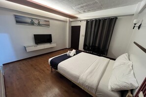 Superior Quadruple Room | In-room safe, desk, iron/ironing board, free WiFi - At The Pad Hotel And Resort (Angeles City)