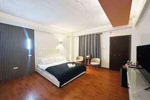 Quarto casal luxo | 1 quarto, cofres nos quartos, escrivaninha