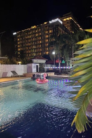 Outdoor pool - At The Pad Hotel And Resort (Angeles City)