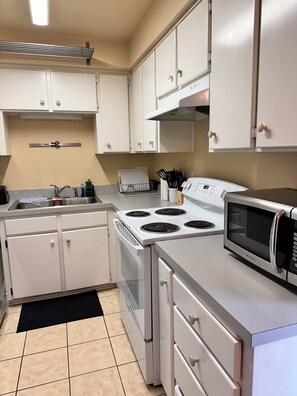 電子レンジ、オーブン、コンロ、食器洗い機