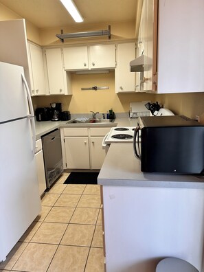 Mikrowelle, Ofen, Herdplatte, Geschirrspüler