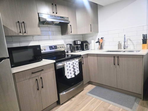 Private 2BR Basement • Pet-Friendly • Near WEM •Free Parking•Near Ravines•Trails