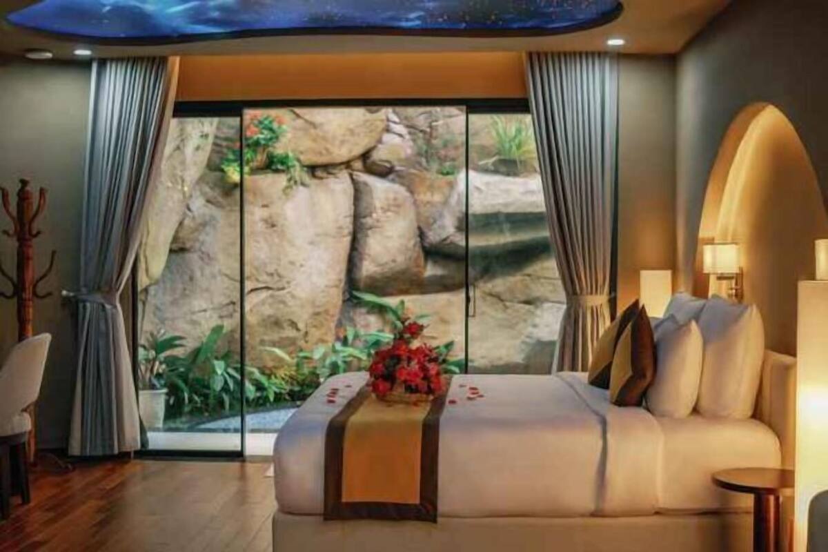 1 bedroom, premium bedding, memory foam beds, minibar