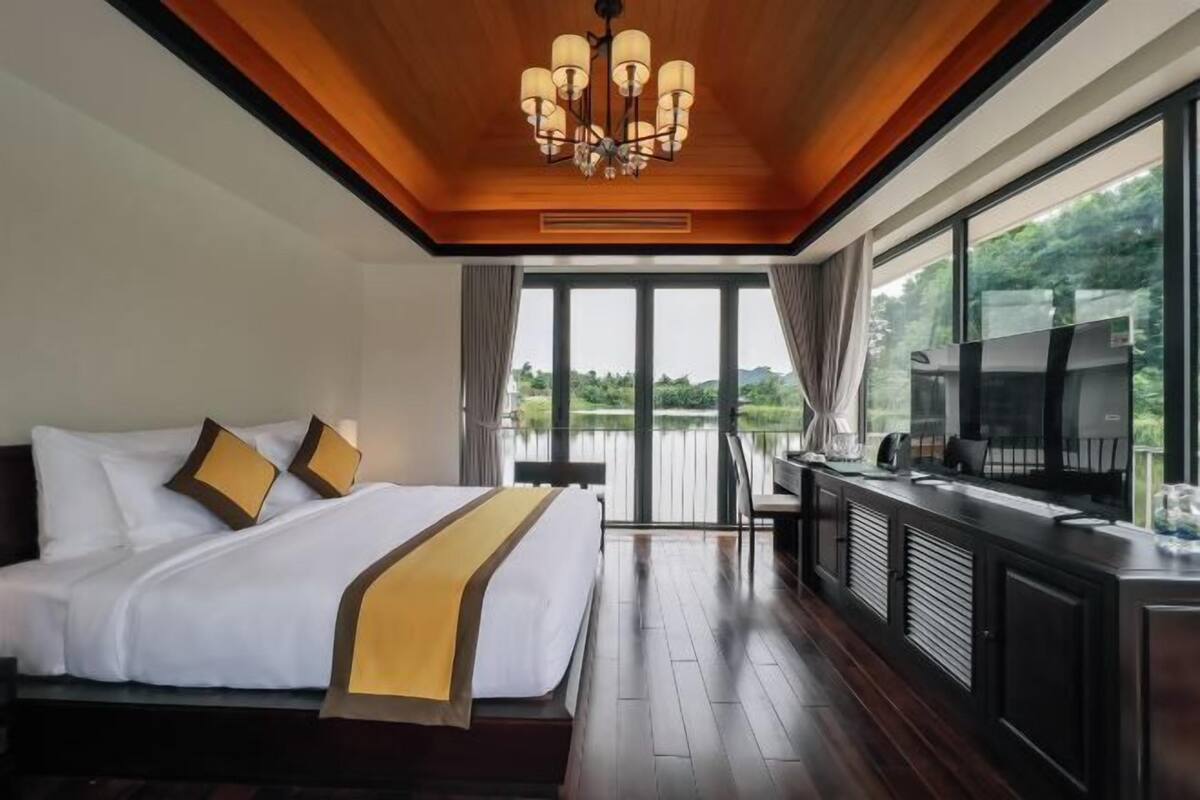 1 bedroom, premium bedding, memory foam beds, minibar
