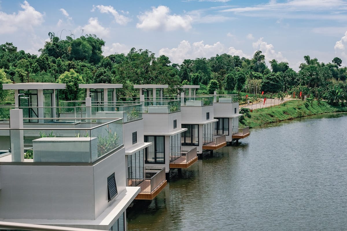 Bungalow, yksityinen uima-allas, veden päällä | Näkymä järvelle