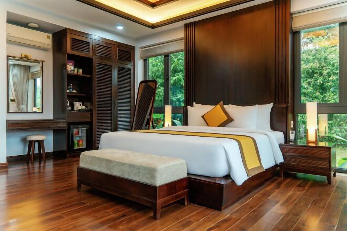 Premium bedding, memory foam beds, minibar, in-room safe