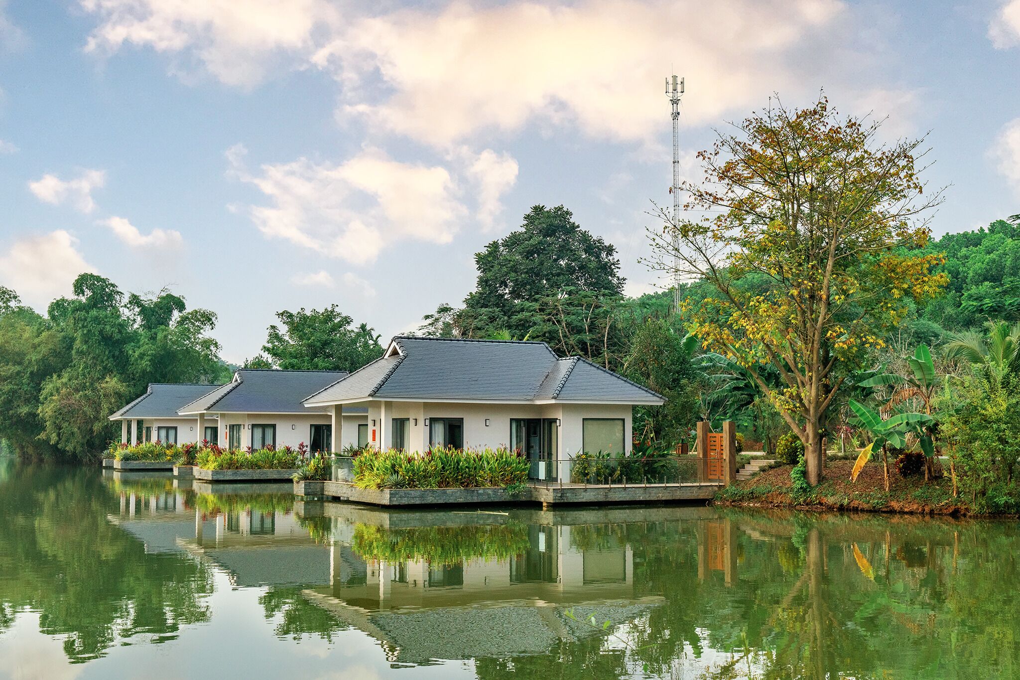 Villa, vistas al lago, sobre el agua | Ropa de cama de alta calidad, colchones viscoelásticos, minibar