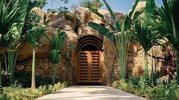 Signature Suite, Private Pool, Lake View | Premium bedding, memory foam beds, minibar, in-room safe