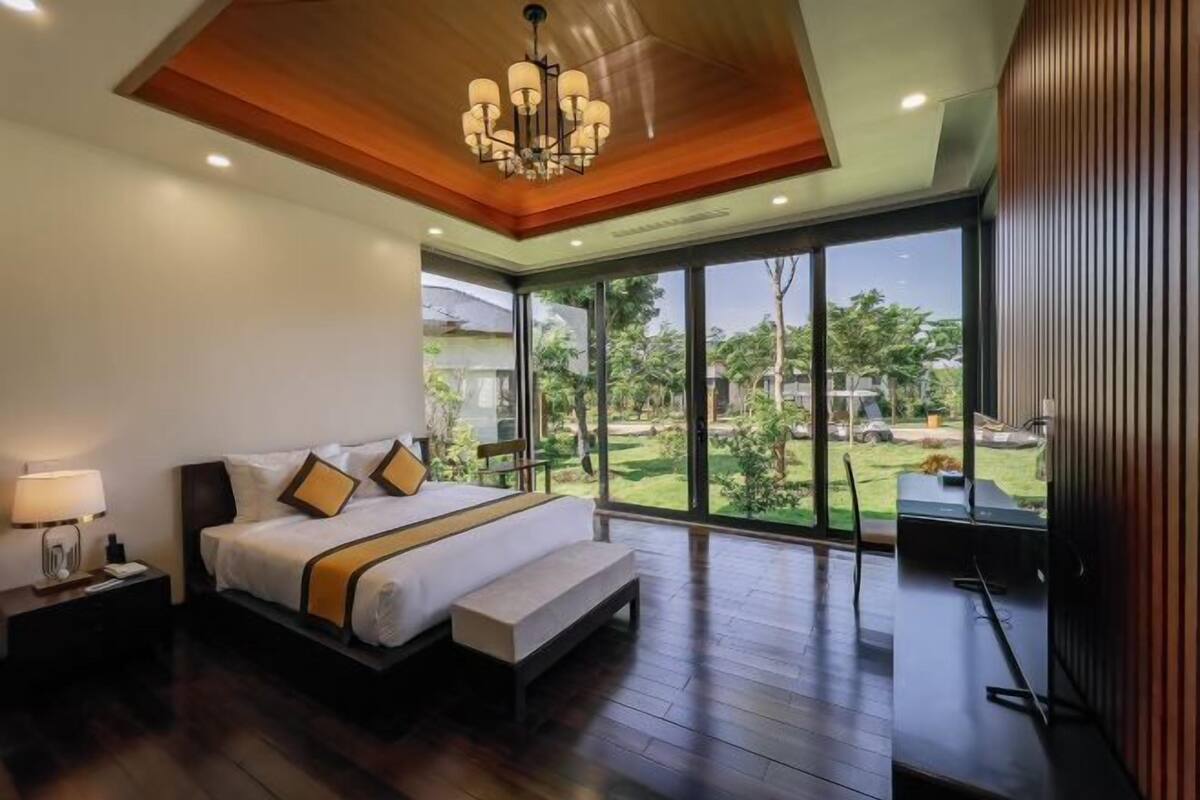 1 bedroom, premium bedding, memory foam beds, minibar