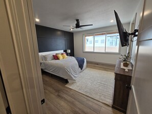 6 habitaciones, escritorio, tabla de planchar con plancha y wifi gratis 