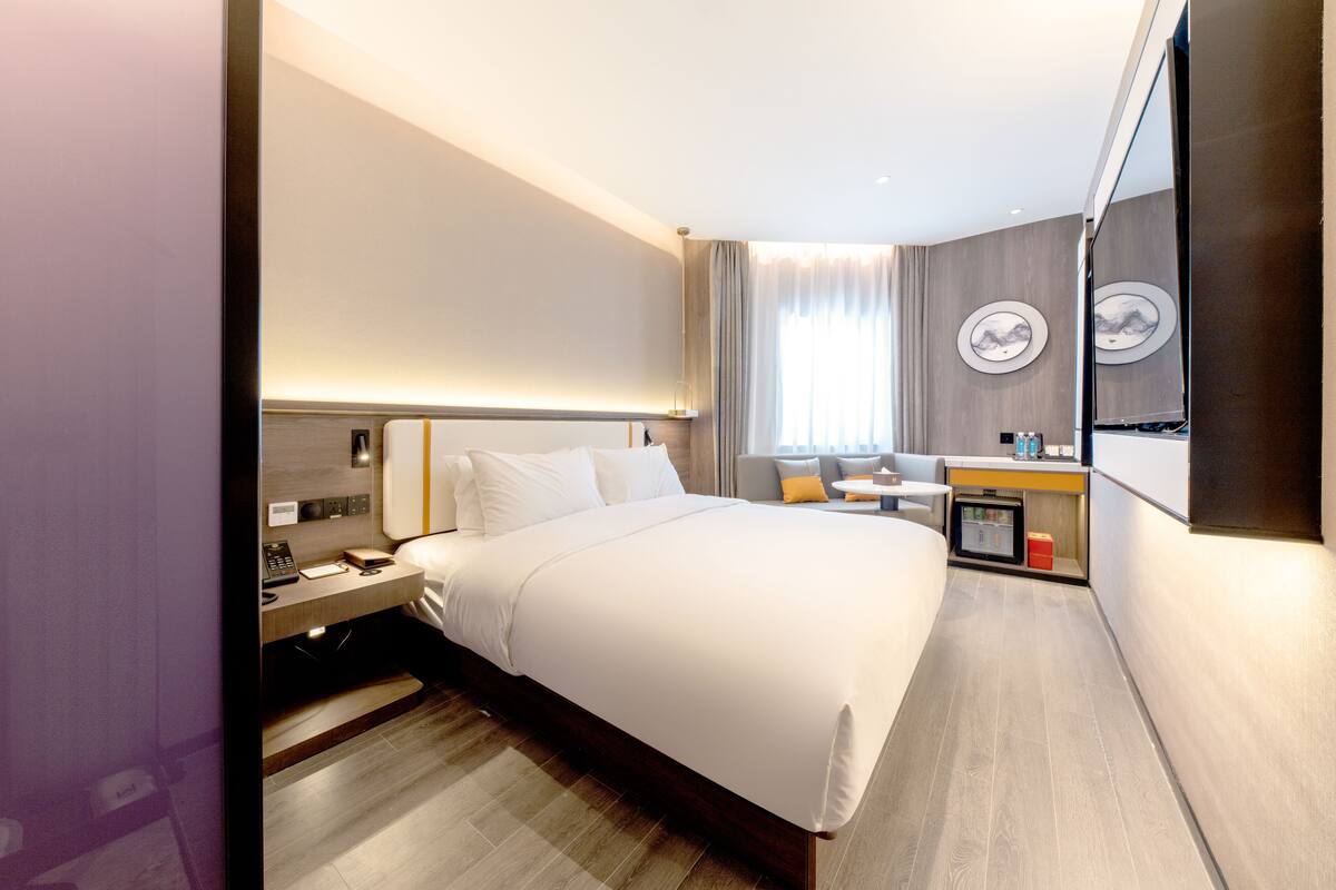 Executive Tek Büyük Yataklı Oda | Kaliteli yatak takımı, kuştüyü yorgan, Select Comfort yatak, masa
