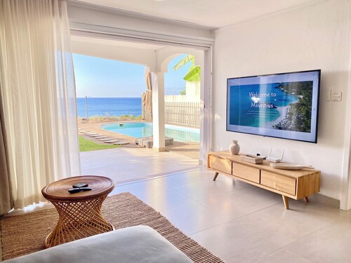 Solara West - 2-bedroom villa with Private Pool and Seafront