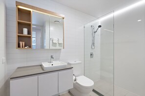 Shower, hair dryer, towels