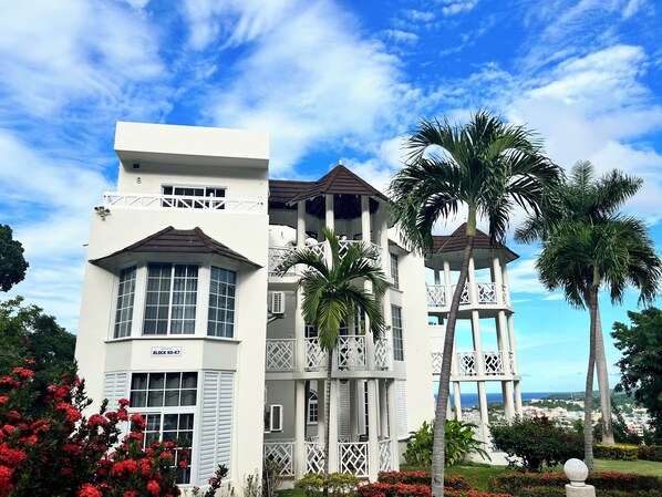 Exterior -  3 BEDROOMS - 3 BATHROOMS  OCEAN VIEW PENTHOUSE (Ocho Rios)