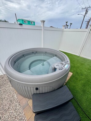 Outdoor spa tub - Blue Bliss, Private Hot Tub & Fenced Yard at Roadrunner Resort (Parker)