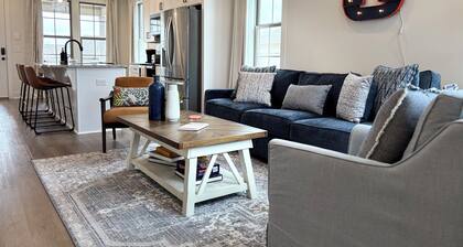 Charming & Spacious Townhome on North College Street in Auburn