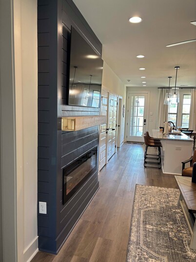 Charming & Spacious Townhome on North College Street in Auburn