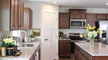 Micro-ondes, four, plaque de cuisson, lave-vaisselle