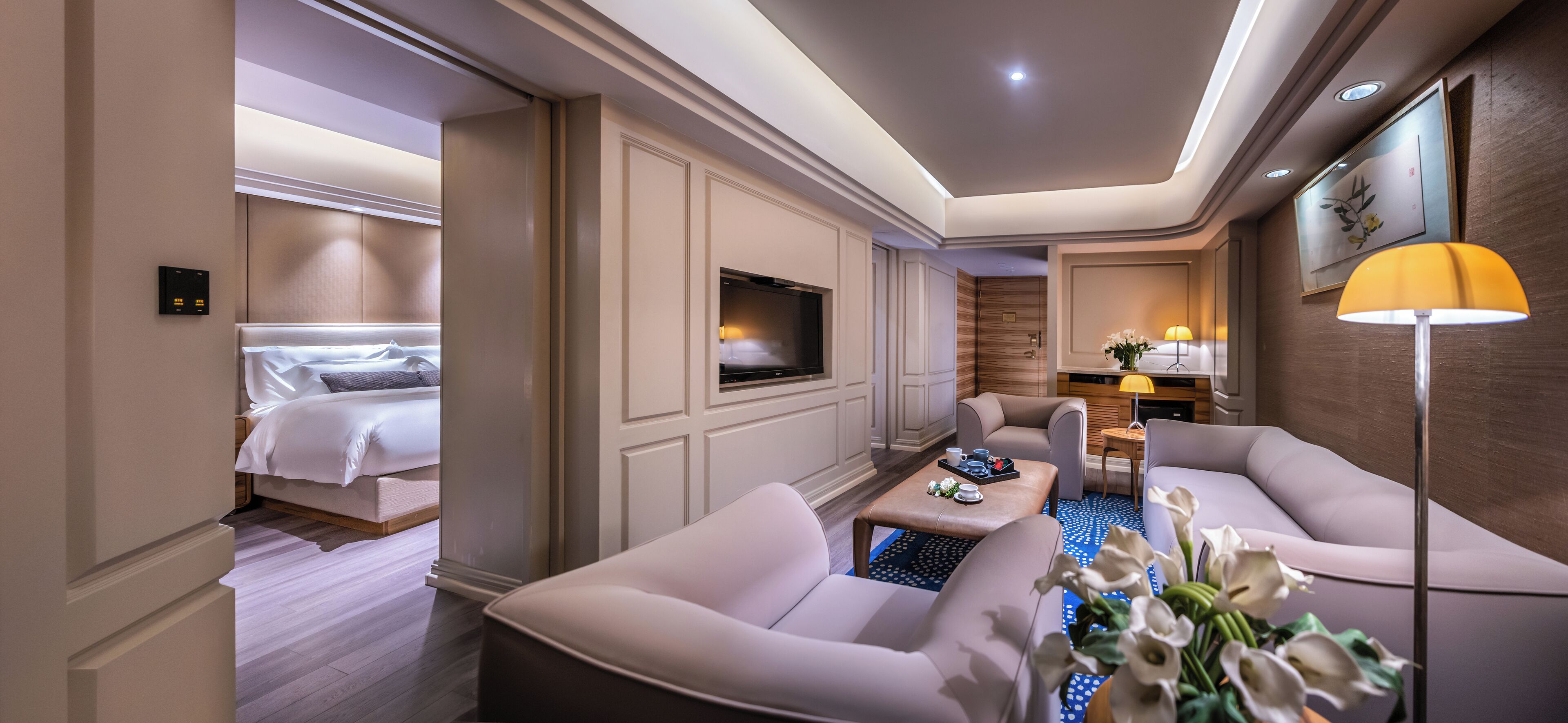 Superior-Suite, Stadtblick | Daunenbettdecken, Minibar, Schreibtisch, laptopgeeigneter Arbeitsplatz