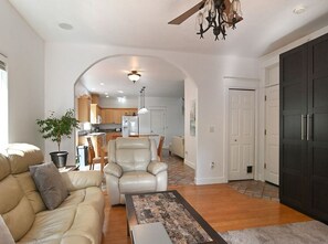 Living area - The Greenhill House (Creswell)