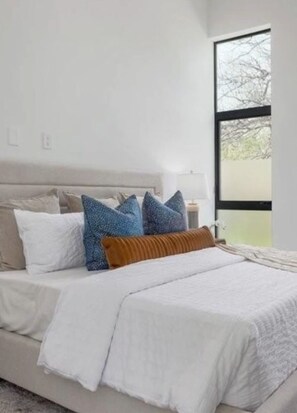 5 bedrooms, WiFi, bed sheets