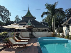 Outdoor pool - Jinghong Chen Duo Nan Shan Man Zhen (Xishuangbanna Dai)