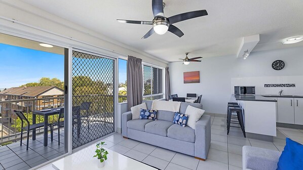 Interior - Cheltenham Apartments Unit 6, 40 King St (Kings Beach)