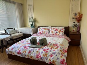 3 bedrooms, in-room safe, desk, iron/ironing board