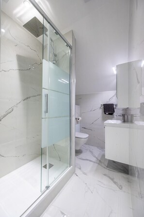 Toallas y papel higiénico