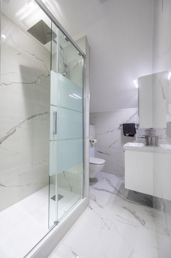 Toallas y papel de baño 
