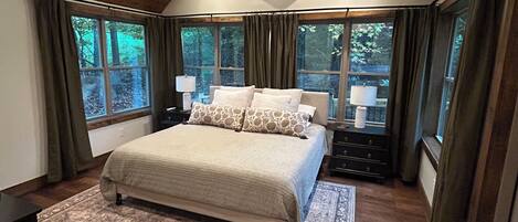 4 bedrooms, iron/ironing board, travel crib, free WiFi