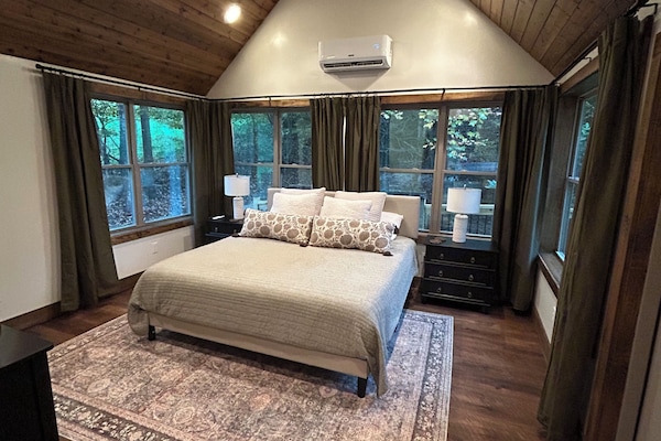 4 habitaciones, tabla de planchar con plancha y cuna de viaje