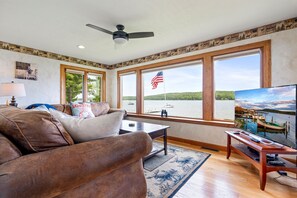 Smart-TV, peis, bordtennis og bøker