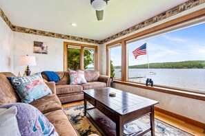 Smart-TV, peis, bordtennis og bøker